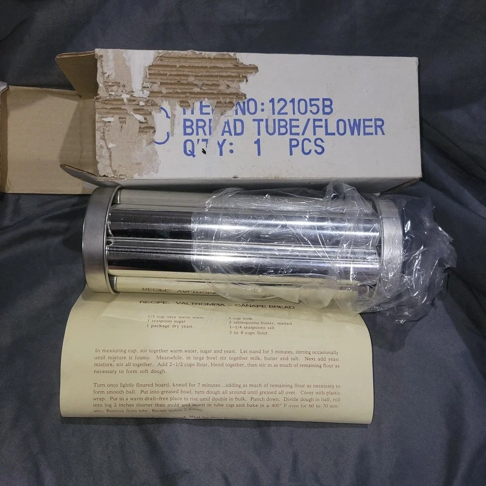 The Pampered Chef Valtrompia Bread Tube Flower Shape #1550 Bread Baking Pan